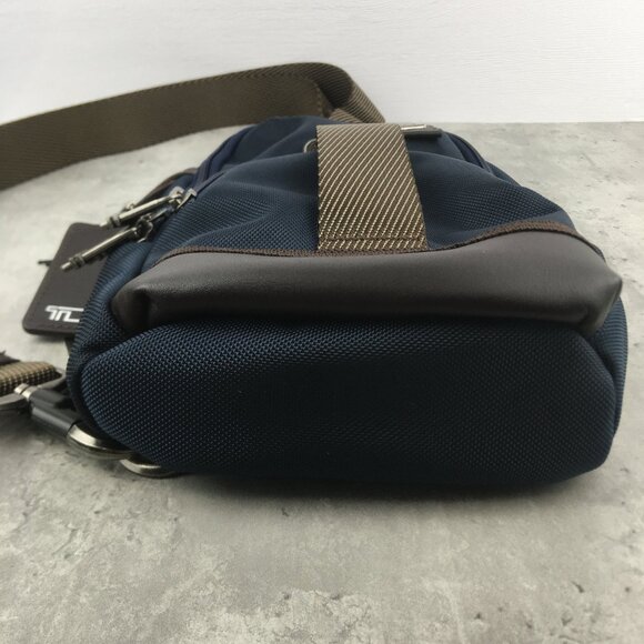 TUMI SLING BAG In blue - Picture 7 of 13